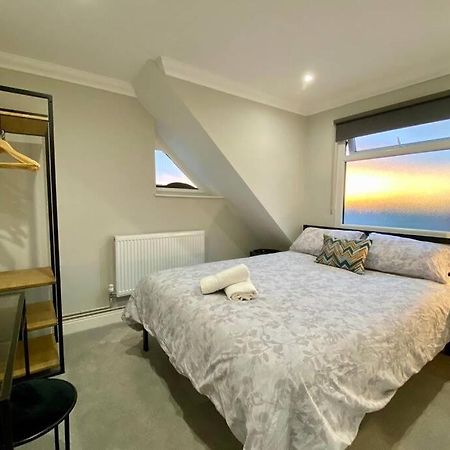 Stylish Two Bedroom Apartment Near Victoria Park Кардиф Екстериор снимка