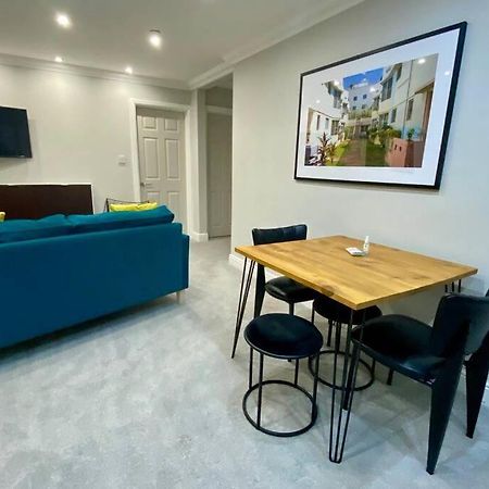 Stylish Two Bedroom Apartment Near Victoria Park Кардиф Екстериор снимка