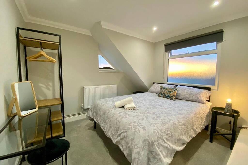 Stylish Two Bedroom Apartment Near Victoria Park Кардиф Екстериор снимка