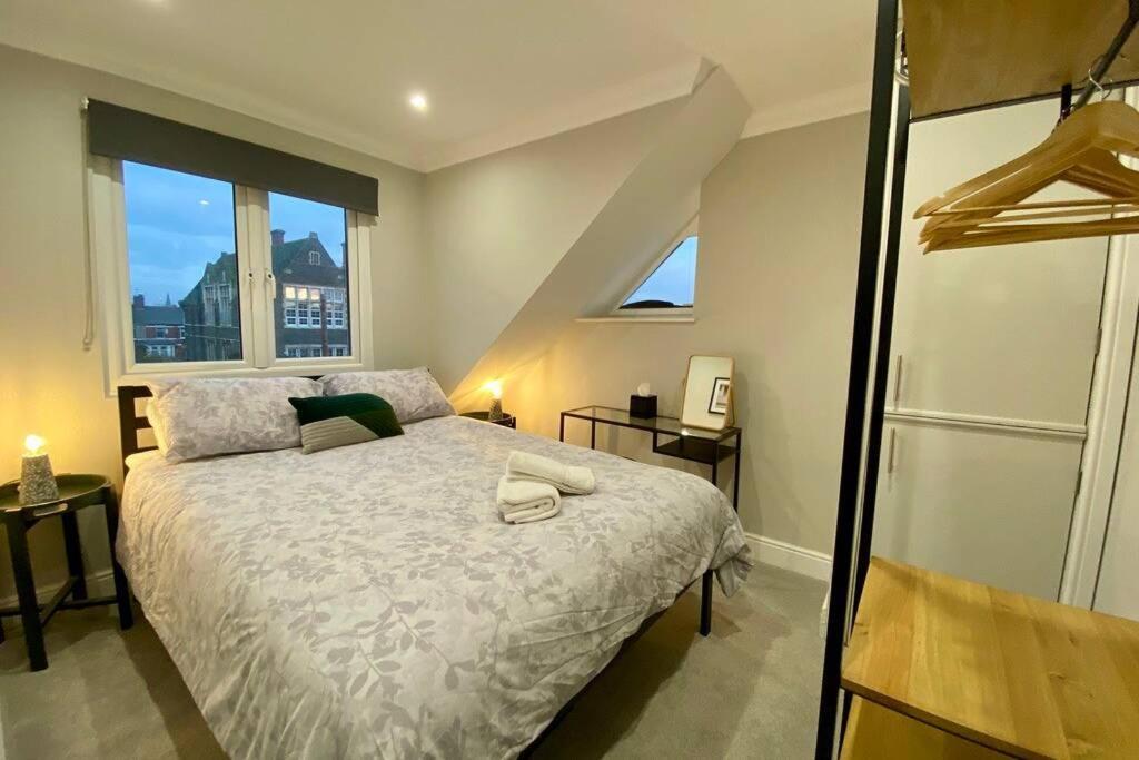 Stylish Two Bedroom Apartment Near Victoria Park Кардиф Екстериор снимка
